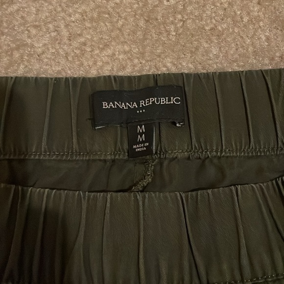 Banana Republic Olive Green Shorts - Picture 4 of 4